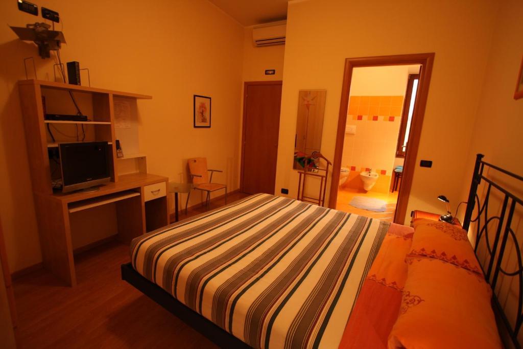 Bed And Breakfast Centrostorico Сарнико Экстерьер фото