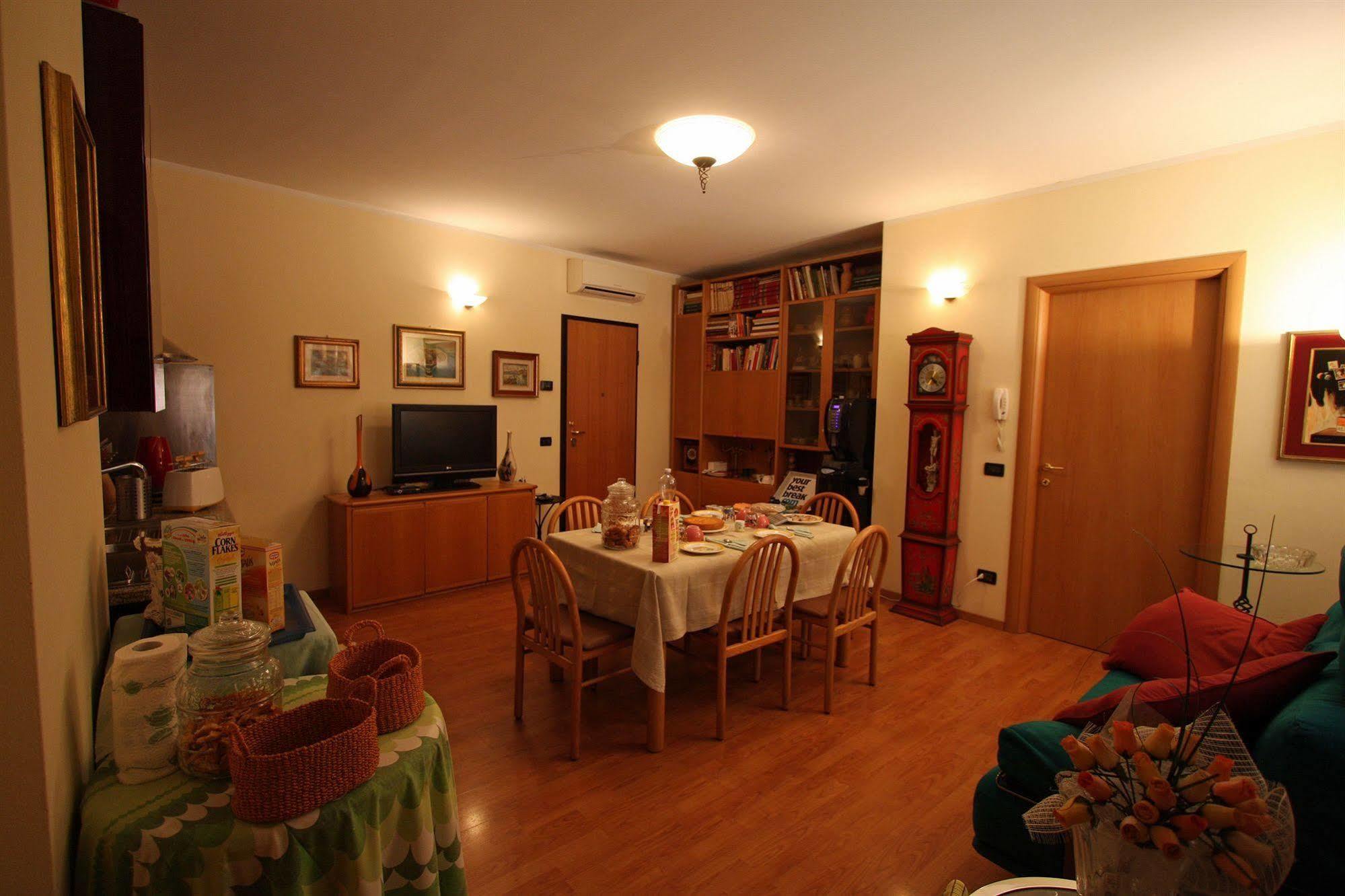 Bed And Breakfast Centrostorico Сарнико Экстерьер фото